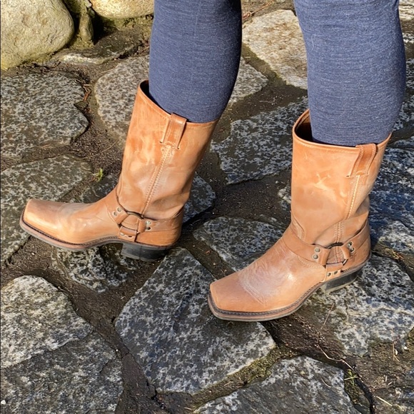 Frye Shoes - Frye Harness boots woman’s 9